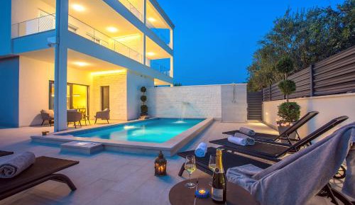 Villa - Beach Front