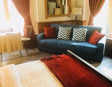 Deluxe King Suite