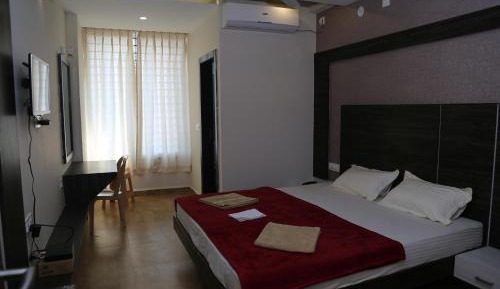 Deluxe Double Room (2 Adults + 1 Child)