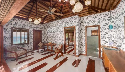 Honeymoon Suite