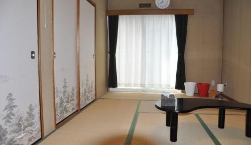 Apartment With Shared Bathroom
