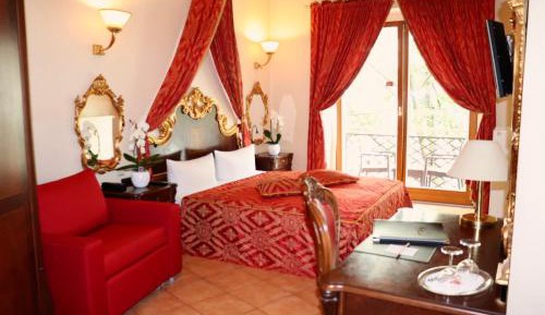 Deluxe Room (until 2 Adults + 1 Child)