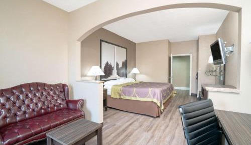 King Room with Kitchenette - Non-Smoking