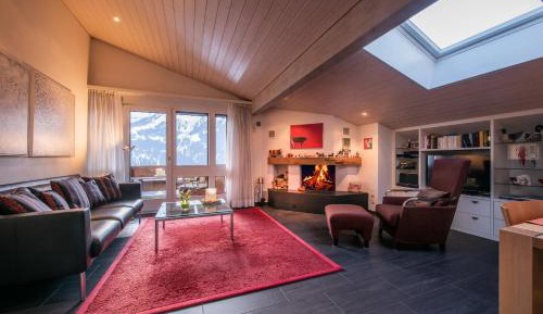 Apartment with Mountain View