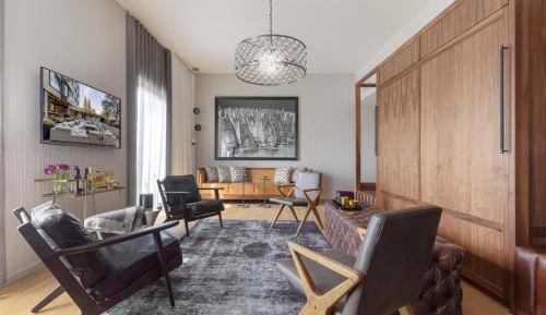 Superior King Suite