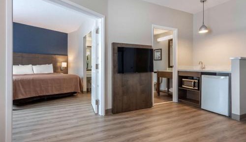 King Suite with Sofa Bed - Non-Smoking