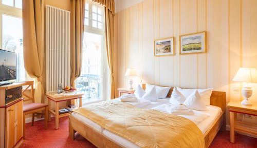 Double Room with Balcony and Land View