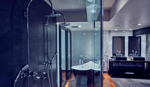 Superior King Suite