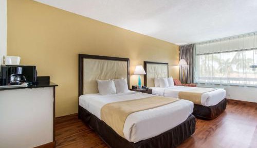 Queen Room with Two Queen Beds - Non-Smoking