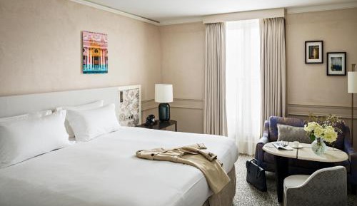 Luxury Queen Room with One Queen Bed and Courtyard or Rue Scribe View