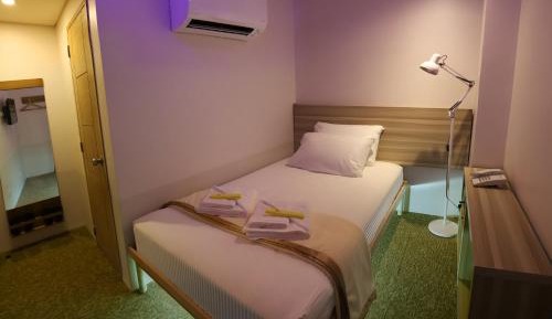 Deluxe Room ( 1 Queen-sized bed )