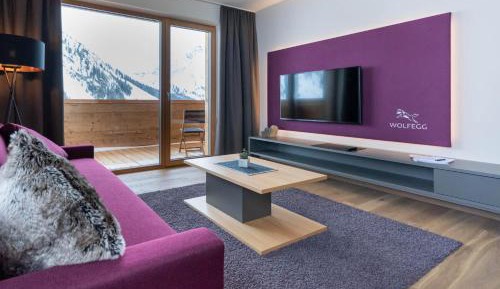 Apartment with Mountain View