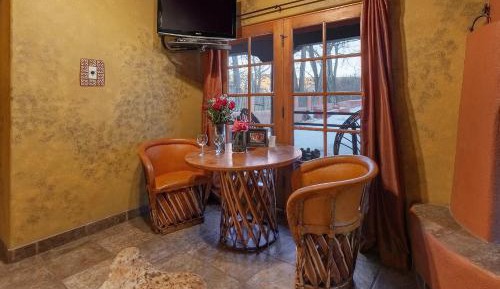 Deluxe Suite with Spa Bath