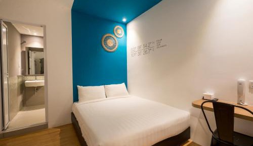 Deluxe Queen Room (No Window)