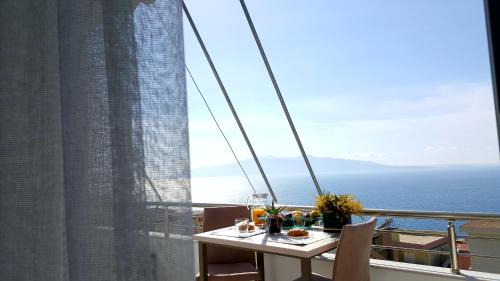 Studio Apartment with Sea View