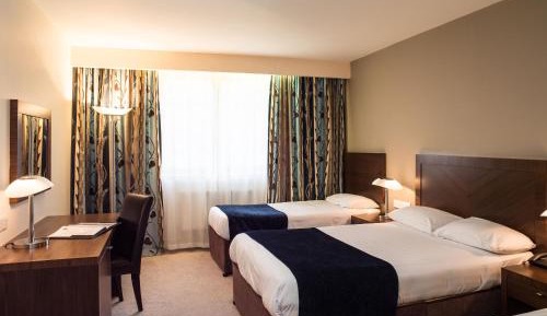 Family Room (2 Adults + 2 Children)