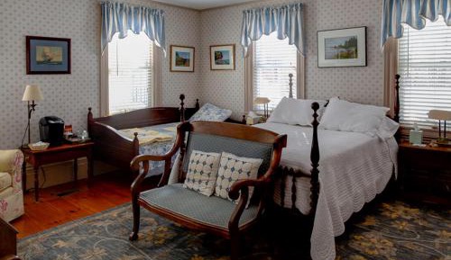 Standard Double Room with Shared Bathroom