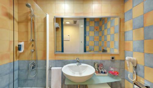 Double Room (1 Adult)