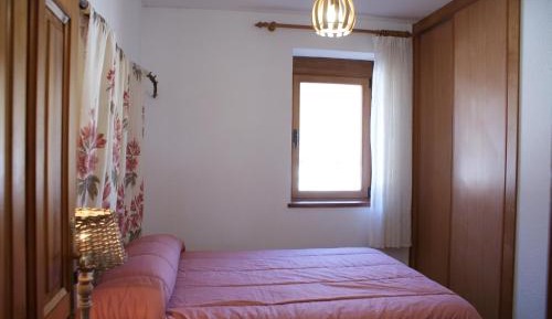 Queen Room with Shared Bathroom