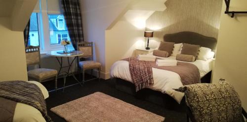 Family Room (3 Adults)