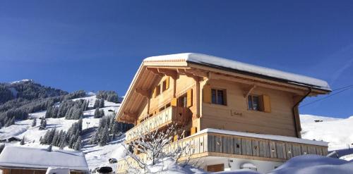 Three-Bedroom Apartment with Balcony