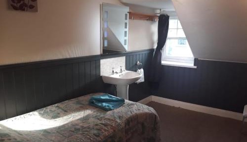 Single Room with Shared Bathroom