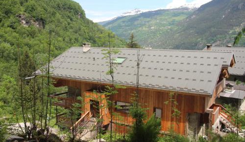 Apartment with Mountain View