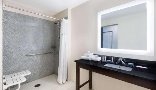 Queen Room with Two Queen Beds and Roll-In Shower - Mobility Accessible/Non-Smoking