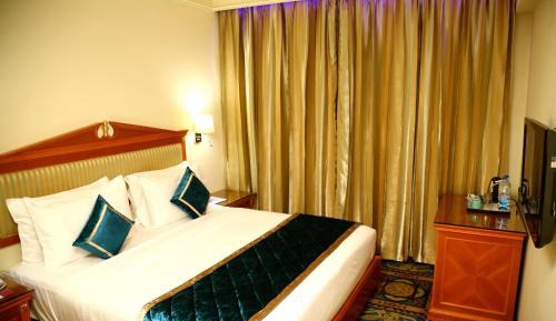 Standard Double Room with 15% on food and soft Beverage