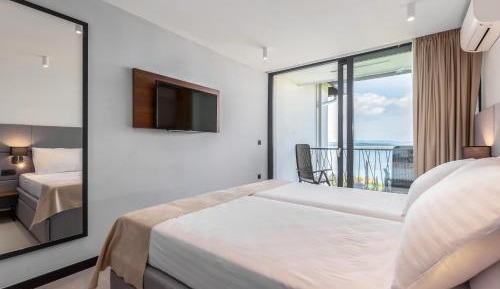 Double room with 2 extra pull-out beds, Sea Side, Balcony