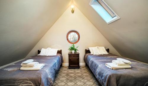Twin Room with Private External Bathroom