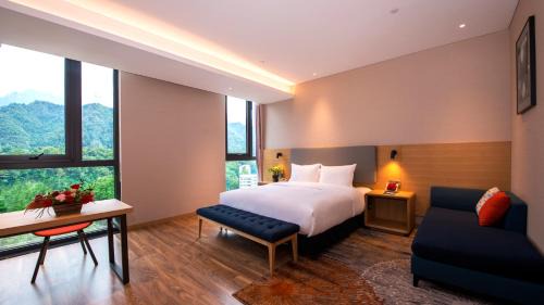 Superior King Room