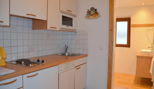 Apartment with Mountain View (Streetside)