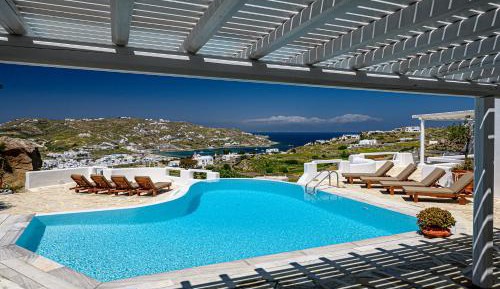 Six Βedroom Villa with Private Pool