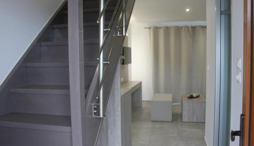Deluxe Double Room (2 Adults + 1 Child)