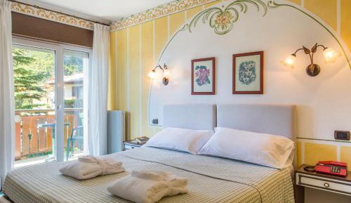 Double or Twin Room with Lake View