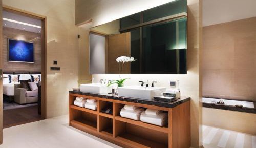 Fairmont Gold One-Bedroom Signature Suite