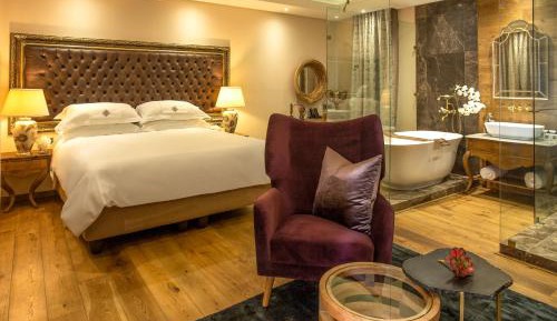 Room 6 Deluxe King Room "Viognier"