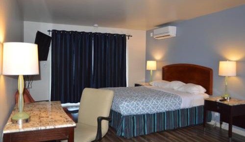 Suite room with three beds