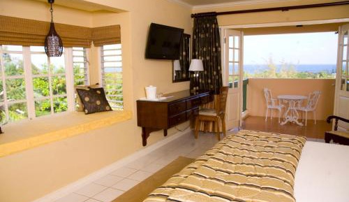 Deluxe Double Room with Two Double Beds and Garden View