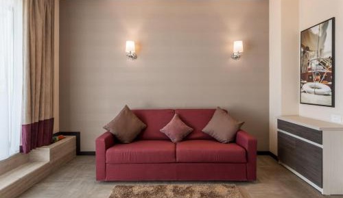 Executive One-Bedroom Apartment with Terrace and Balcony