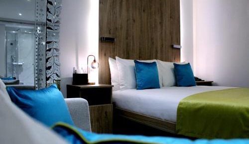 Signature Suite with Jacuzzi