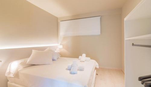 Four-Bedroom Apartment with Terrace
