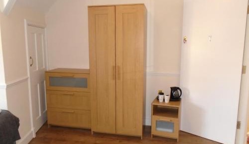 Standard Twin Room with Shared Bathroom