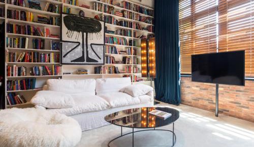 Aviator Room