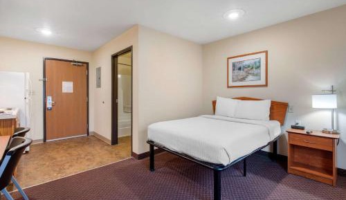 Efficiency Double Room Pet Friendly - Accessible/Non-Smoking