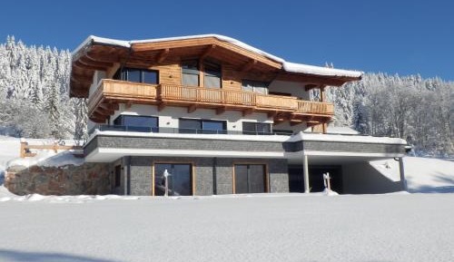 Apartment with Mountain View