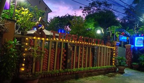 Deluxe Room (2 Adults + 1 Child)