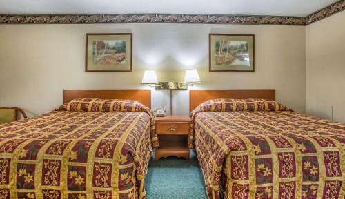 Queen Room with Two Queen Beds - Non-Smoking