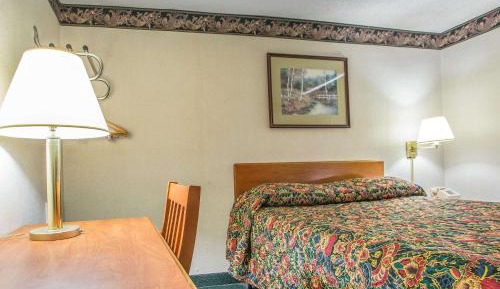 Queen Room - Smoking